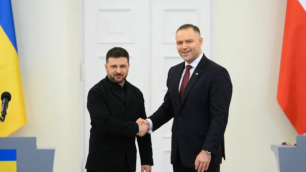 Polish-President-Karol-Nawrocki-and-Ukraine-s-President-Volodymyr-Zelenskyy-shake-hands-during-a-bilateral-meeting-at-the-Presidential-Palace-in-Warsaw-Poland-on-December-19-2025