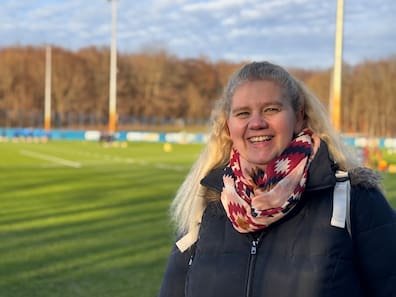 Saskia Kelbe (41) ist begeistert über den Plan. „Endlich mal ein anständiges Stadion. Das hätten die ewig schon machen sollen“, sagt sie.