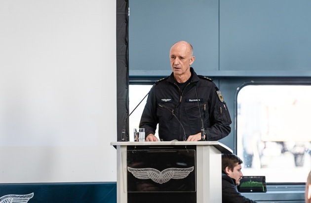 BPOLD 11: Meilenstein im Cockpit des Polizeihubschraubers: Lizenzen an den 44. ...