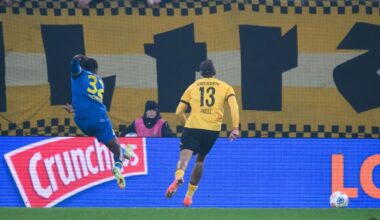 Christian Conteh (Eintracht Braunschweig, l) erzielt vor den Augen von Julian Pauli (Dynamo Dresden) das Tor zum 0:2.