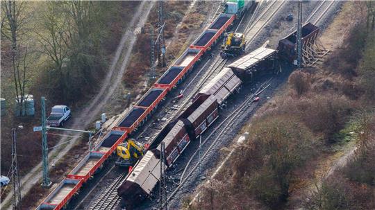 Große Schäden nach Zugunfall zwischen Hannover und Göttingen