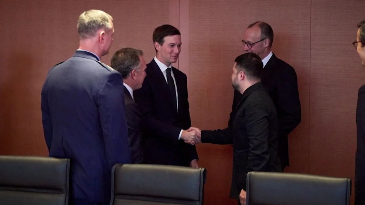 Friedensgespräche in Berlin: Selenskyj zeigt sich bereit für großes Zugeständnis