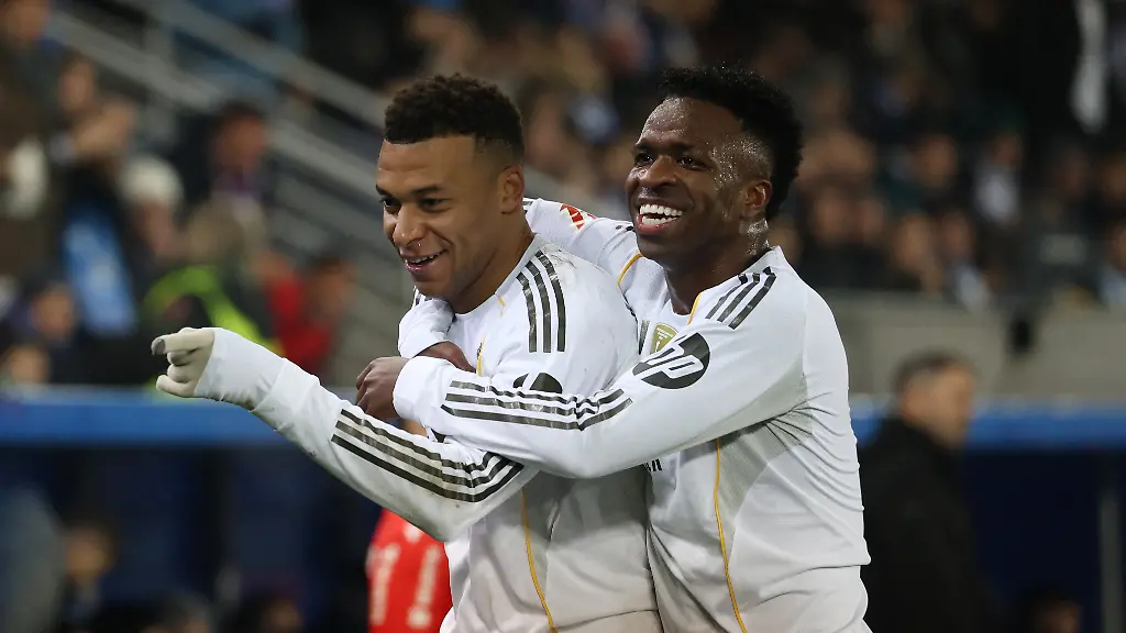 Soccer-Football-LaLiga-Deportivo-Alaves-v-Real-Madrid-Estadio-Mendizorroza-Vitoria-Gasteiz-Spain-December-14-2025-Real-Madrid-s-Kylian-Mbappe-celebrates-scoring-their-first-goal-with-Vinicius-Junior-REUTERS-Pankra-Nieto
