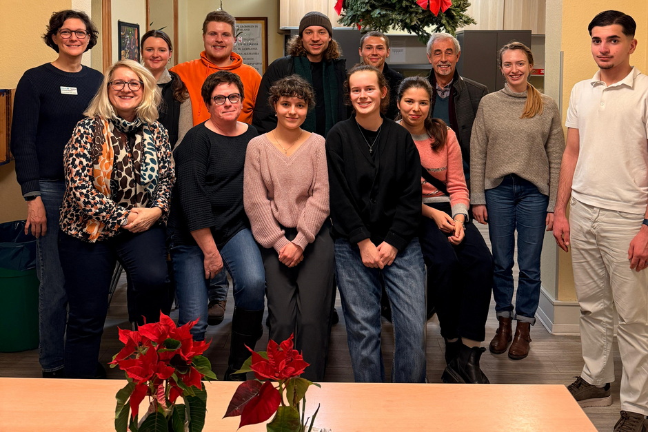 Spendenübergabe Teestube Wiesbaden Jusos