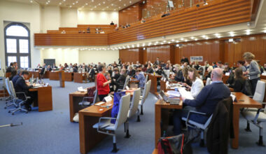 Blick in den Saal im Leipziger Stadtrat am 26.11.25. Foto: Jan Kaefer