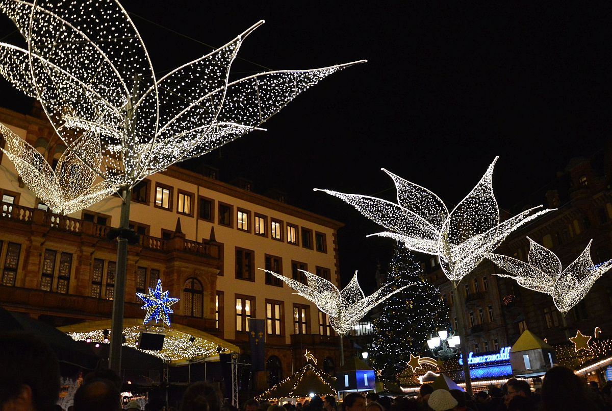 Stadt Wiesbaden: Kostenloser ÖPNV und Flatrate-Parken in der Adventszeit - Baustellen "für bestmögliche Erreichbarkeit" angepasst