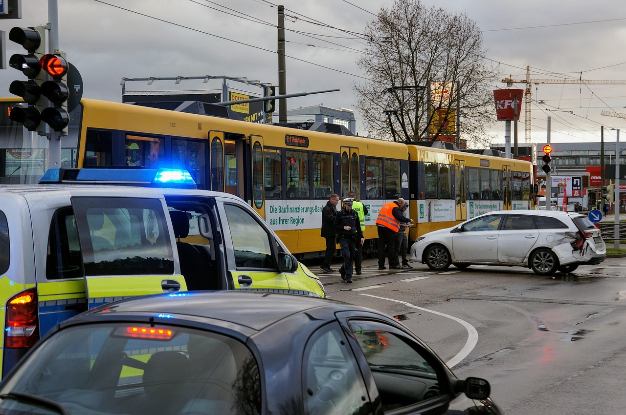 Mannheim: Straßenbahn kollidiert mit VW – zwei Kinder leicht verletzt