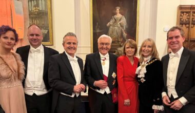 Kiels OB Kämpfer gedenkt in Coventry der Opfer deutschen Luftangriffs