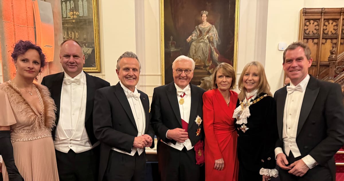 Kiels OB Kämpfer gedenkt in Coventry der Opfer deutschen Luftangriffs