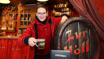 Julia Frank, Standleiterin von „Zur Höll“, ist insgesamt zufrieden, aber „diesmal kommen deutlich weniger Touristen als sonst.“