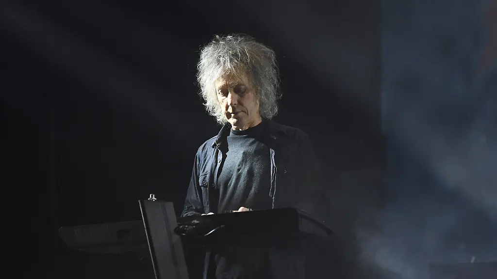 The-Cure-performing-at-OVO-Arena-Wembley-London-LONDON-ENGLAND-DECEMBER-11-Perry-Bamonte-of-The-Cure-performing-at-OVO-Arena-Wembley-on-December-11-2022-in-London-England