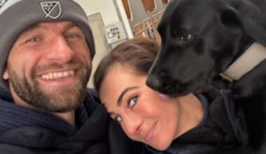 Weihnachtszeit in München: Thomas Müller teilt süßes Selfie mit Ehefrau - und Hund