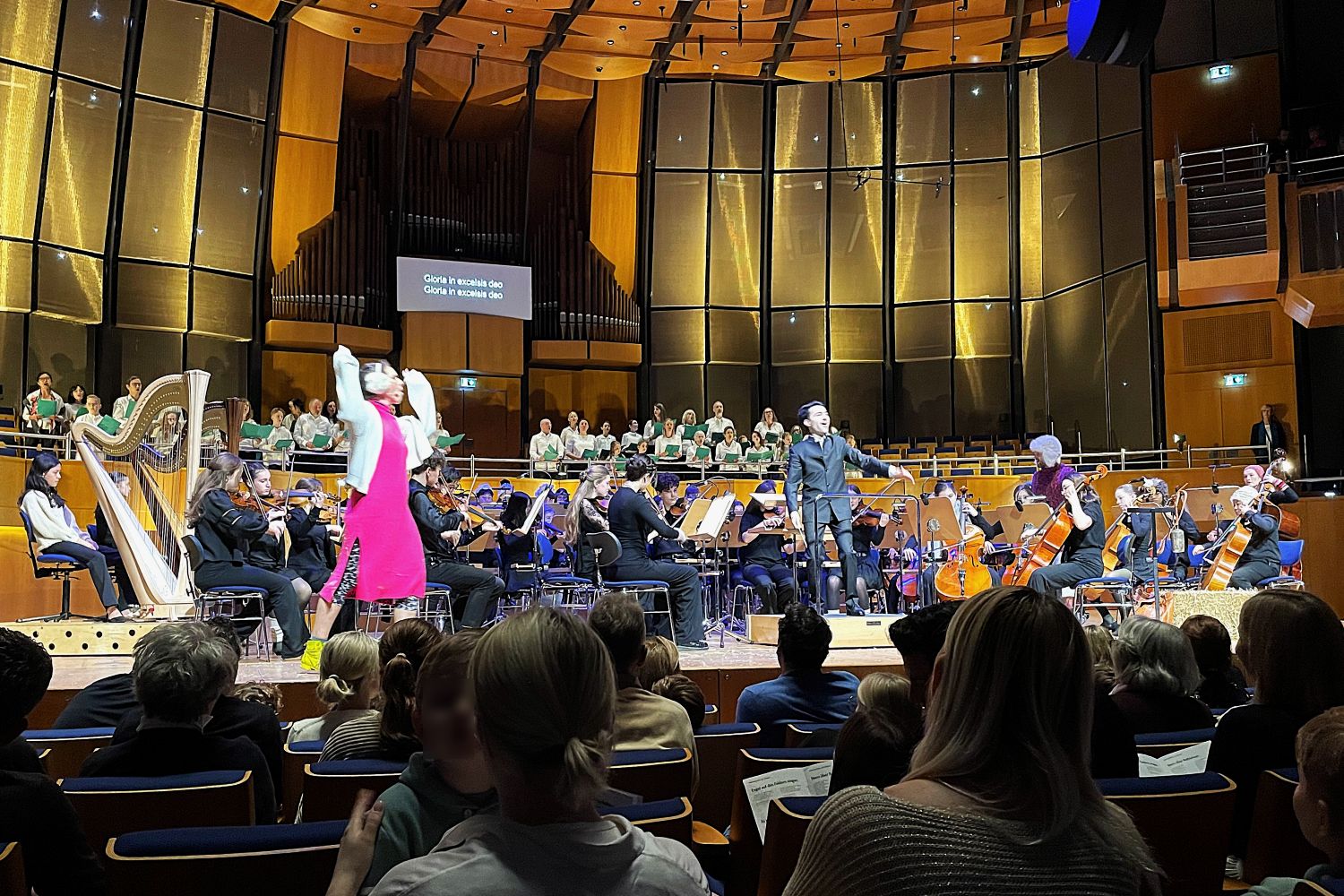 Tonhalle Düsseldorf: Ein weihnachtlicher Vormittag von jungen Menschen für junge Menschen - Ddorf-Aktuell