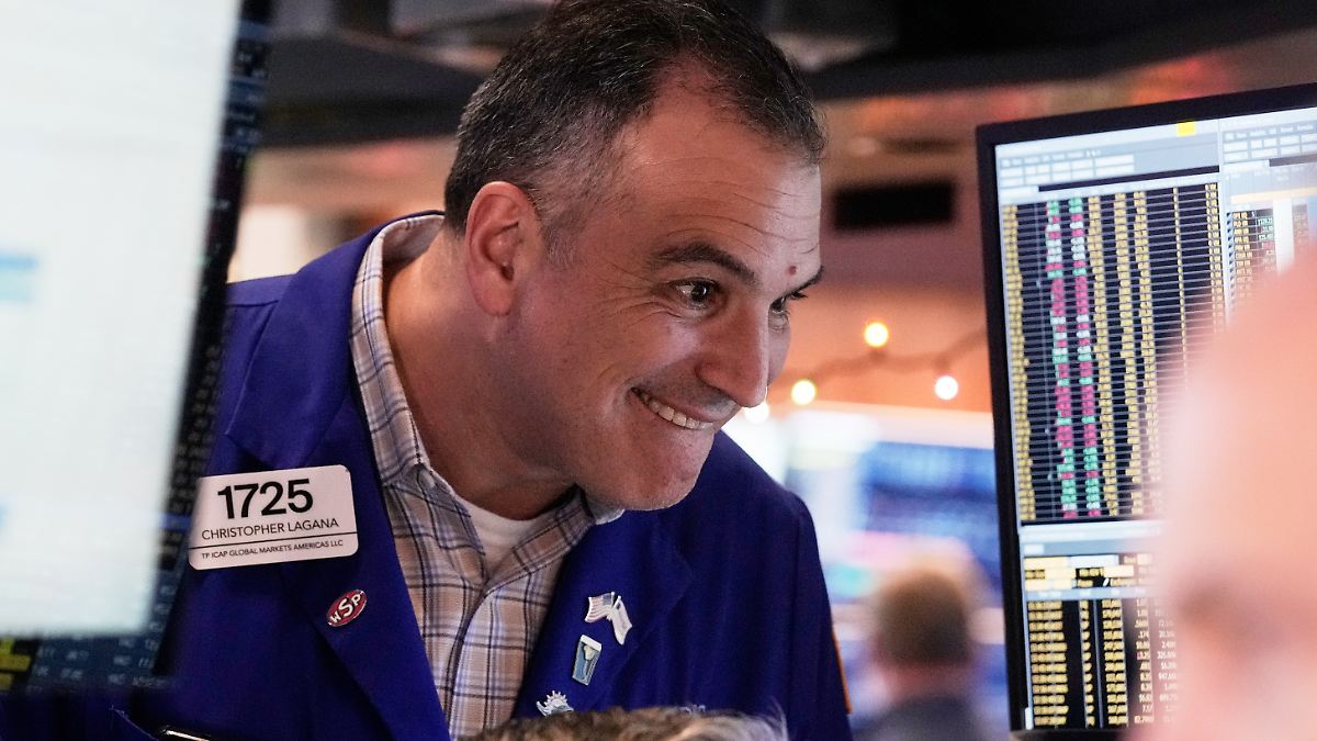 Arbeitsmarkt schwächelt massiv: Zinshoffnungen übernehmen an der Wall Street das Ruder