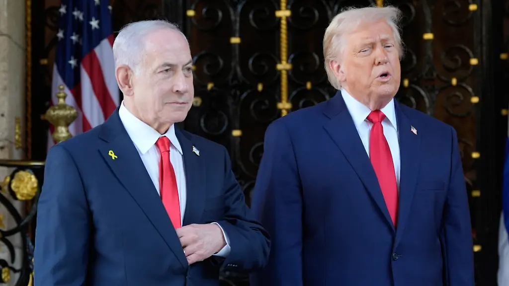 US-Praesident-Donald-Trump-r-begruesst-den-israelischen-Ministerpraesidenten-Benjamin-Netanjahu-in-seinem-Club-Mar-a-Lago