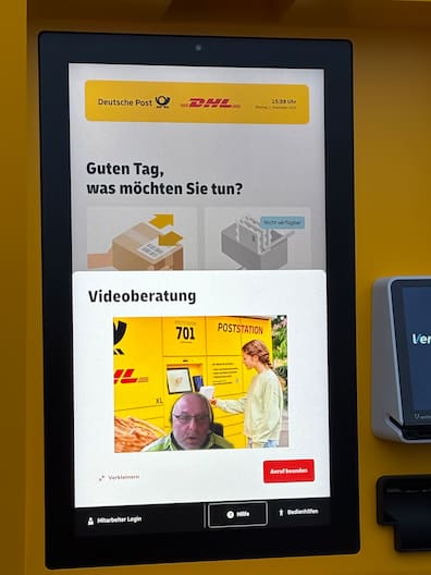 Die neue DHL-Station in Molfsee kann eine ganze Menge. Wer Hilfe bei der Nutzung braucht, kann einen Videochat mit einem Postmitarbeiter starten.