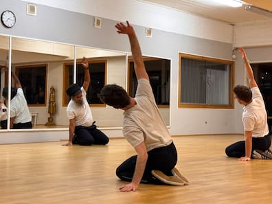 Auch mit seinen 70 Jahren ist Paulo Sequeira noch ein fitter Mestre und leitet seinen Capoeira-Unterricht lieber mit Vormachen als mit viel Reden.