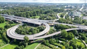 Die Vorlandbrücke bei Mainz-Mombach, im Vordergrund die jetzt gesperrte Rampe nach Mombach. - Foto: Autobahn West GmbH
