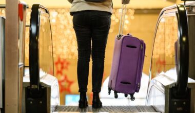 Zahlreiche Menschen machen sich vor Weihnachten auf den Weg zu ihren Liebsten. (Symbolbild)