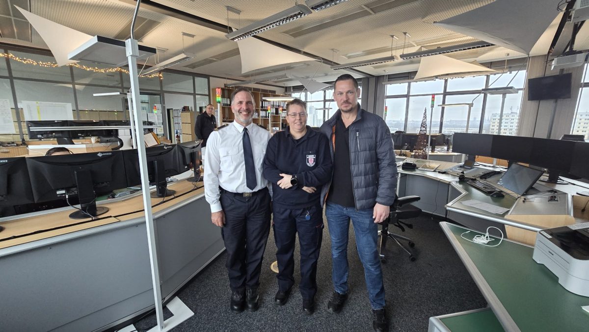 Chefs besuchen Feuerwehr in der Hauptwache zu Weihnachten und überbringen Gänsebraten – Du bist Halle