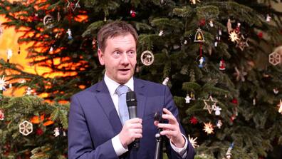 Ministerpräsident Michael Kretschmer bei seinem Grußwort vor dem Adventssingen im vergangenen Jahr.