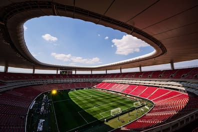 Das Estadio Akron in Guadalajara: moderne Arena mit vulkanähnlicher Kraterarchitektur.