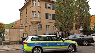 Oft bewacht, hier nach dem Terrorangriff der Hamas auf Israel: das Ariowitsch-Haus in Leipzig (Archiv).
