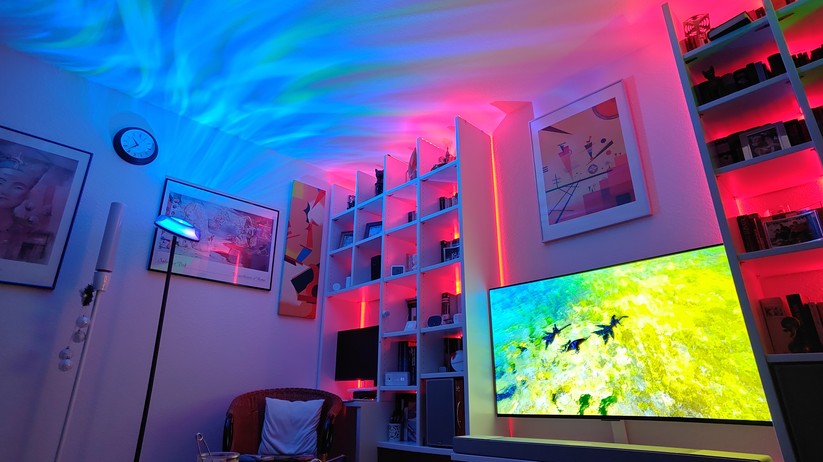 Mit der Uplighter Stehleuchte präsentiert Govee eine außergewöhnliche Stehlampe. Sie zaubert tolle Animationen an die Decke, kann aber dank einer zweiten Leuchte auch als einfache Leselampe genutzt werden. Aktuell ist sie zum neuen Tiefstpreis für 140 Euro statt 180 Euro (- 22 Prozent) erhältlich.