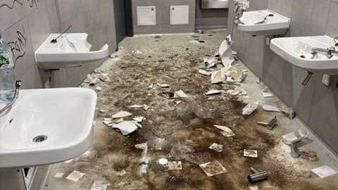 DFB-Pokal: Fan-Mob aus Magdeburg demoliert Stadion von RB Leipzig | Sport