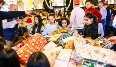 Weihnachtszauber in Berlin: Arche beschenkt tausend Kinder | Regional