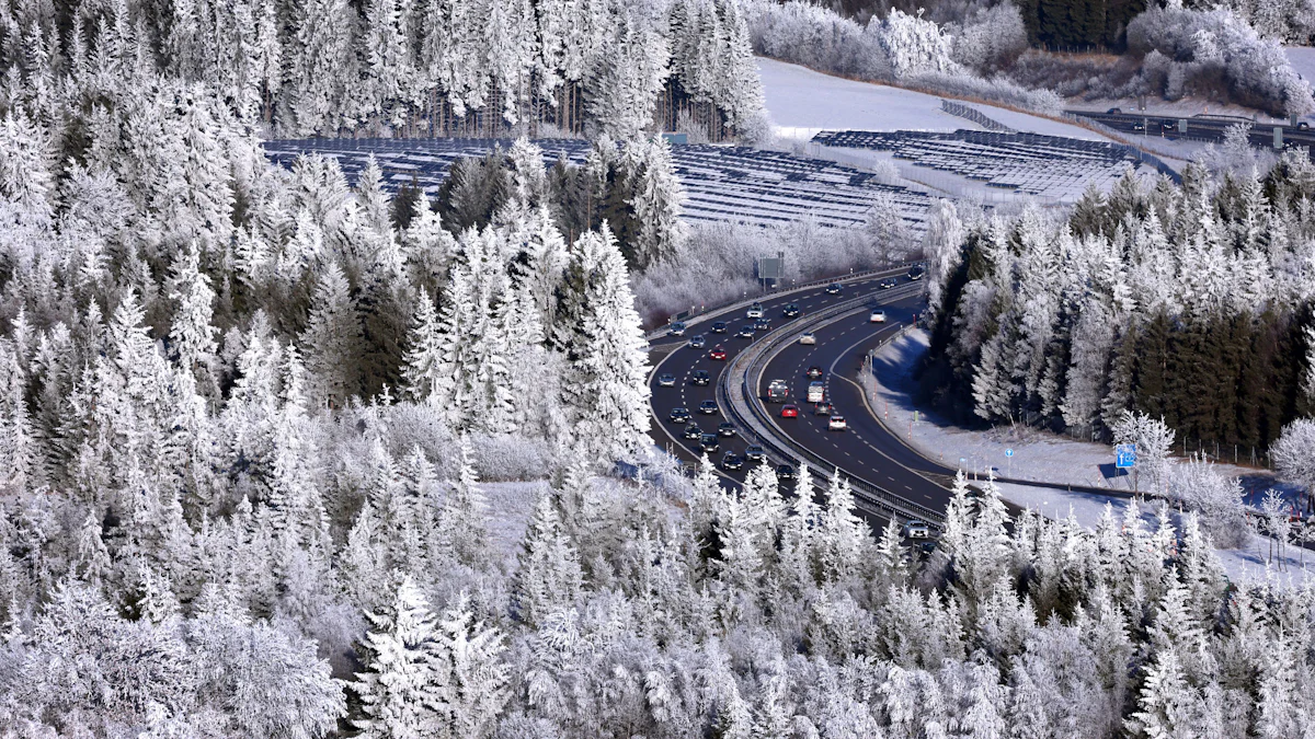 Berlin und Niedersachsen: Glatteis und Frost lösen etliche Verkehrsunfälle aus - Panorama