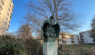 Umstrittener Nazi-Adler darf über Berliner Spielplatz thronen