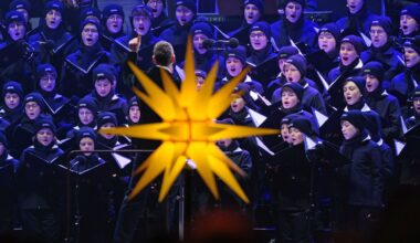 Weihnachtslieder im Dynamo-Stadion: 19.000 Gäste singen mit