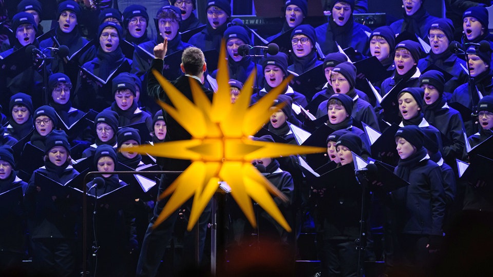 Weihnachtslieder im Dynamo-Stadion: 19.000 Gäste singen mit