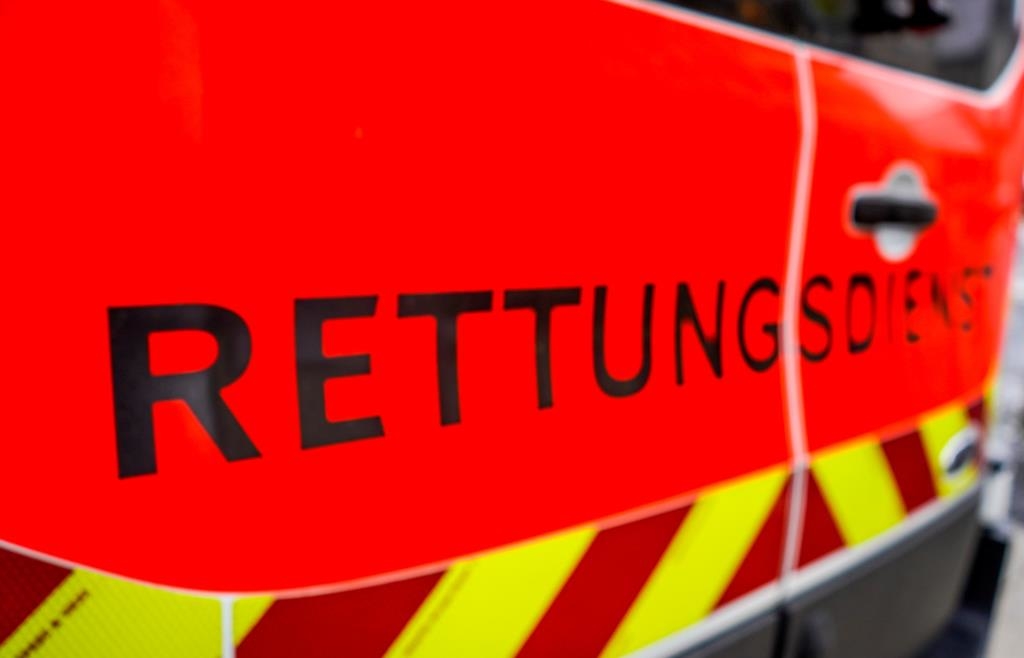 Beifahrerin (51) muss verletzt ins Krankenhaus