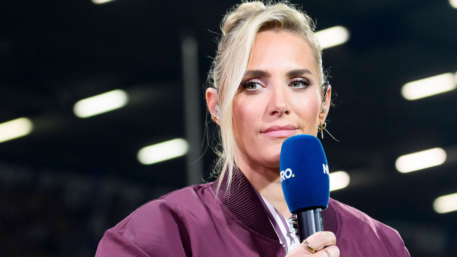 Anna Kraft am Spielfeldrand (Archivfoto): Die Münchnerin hat sich während der Feiertage verletzt.