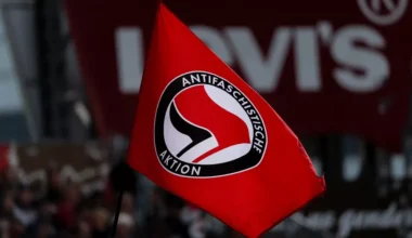 Stoneman feuern Bassist, weil er ein Antifa-Shirt beim Gig trug