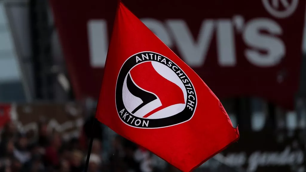 Stoneman feuern Bassist, weil er ein Antifa-Shirt beim Gig trug