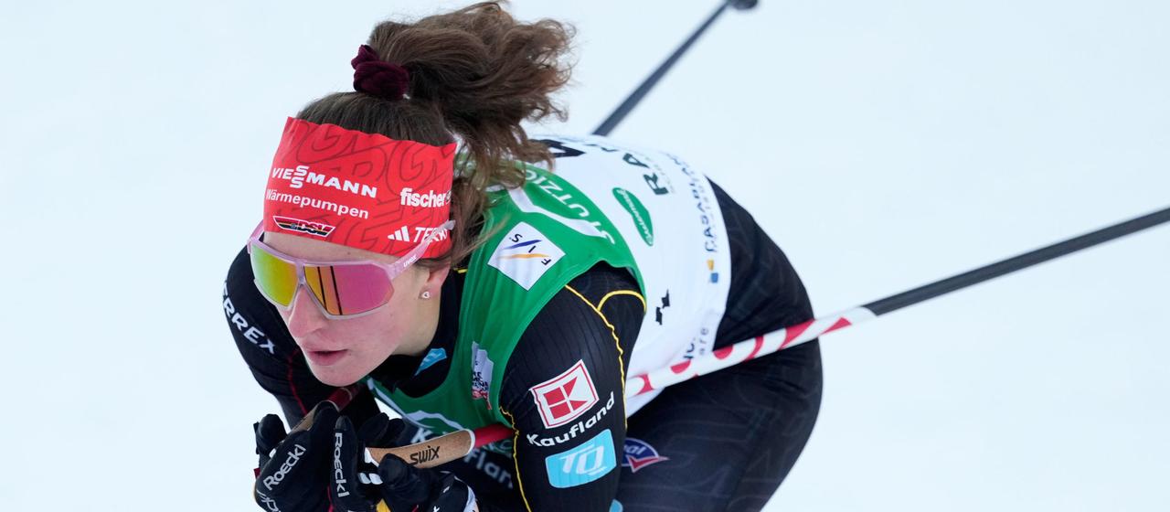 Nathalie Armbruster beim Weltcup in Ramsau in Aktion | AP/Matthias Schrader Nathalie Armbruster beim Weltcup in Ramsau in Aktion
