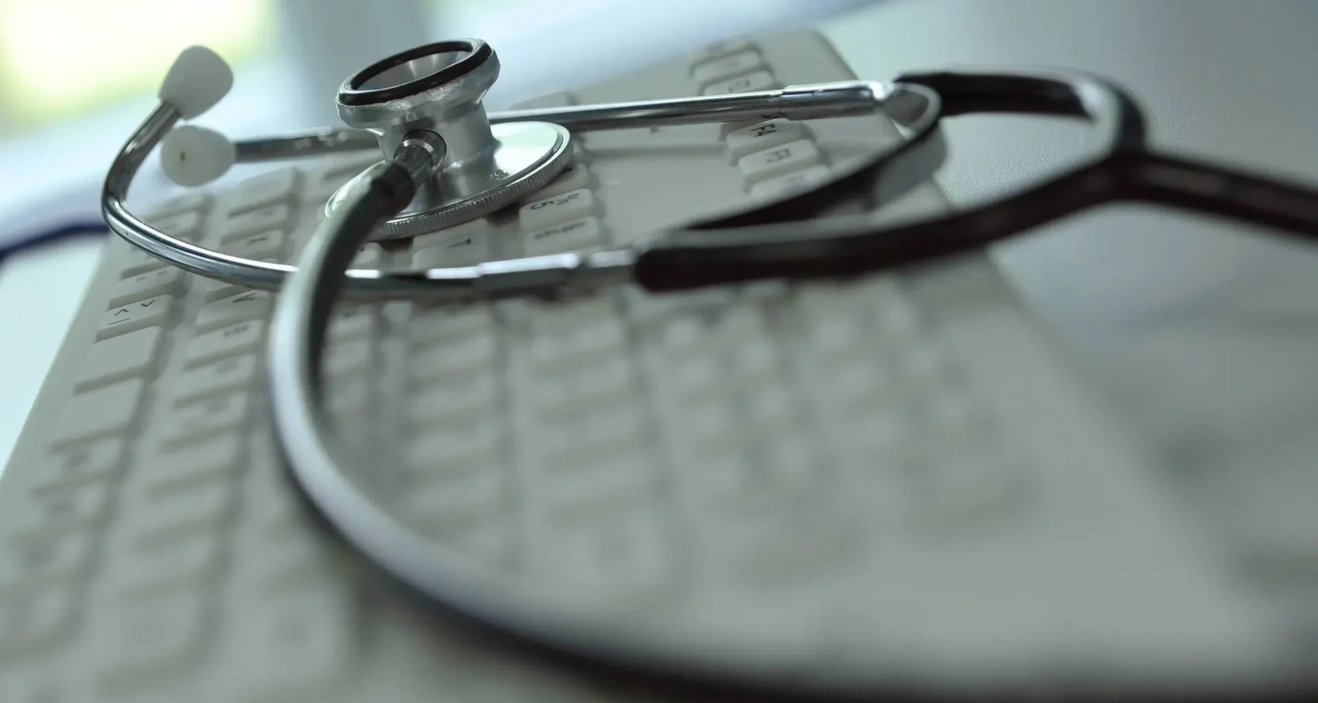 Arztpraxen sollen freie Termine online melden: Das sorgt für Kritik