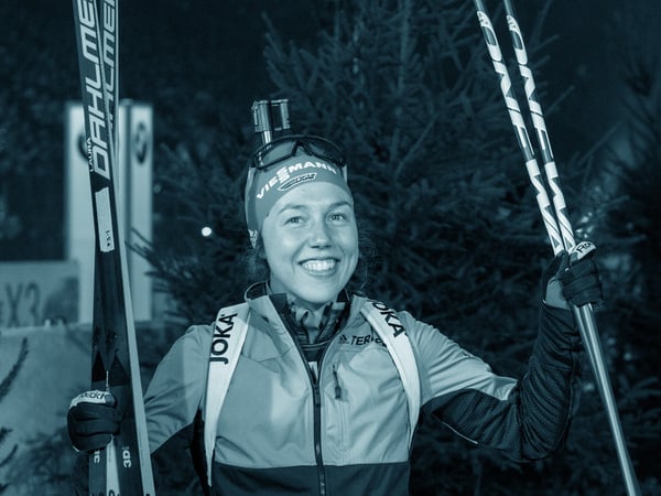 Laura Dahlmeier, Biathlon auf Schalke 2019 Gelsenkirchen, Deutschland. 28. Dezember 2019. Deutsche Biathletin Laura Dahlmeier verabschiedet sich vom Biathlon-Wettkampfsport auf der JOKA Biathlon World Team Challenge 2019 auf Schalke, Biathlon auf Schalke.. *** Laura Dahlmeier, Biathlon at Schalke 2019 Gelsenkirchen, Germany 28 December 2019 German biathlete Laura Dahlmeier says goodbye to competitive biathlon at the JOKA Biathlon World Team Challenge 2019 at Schalke, Biathlon at Schalke
