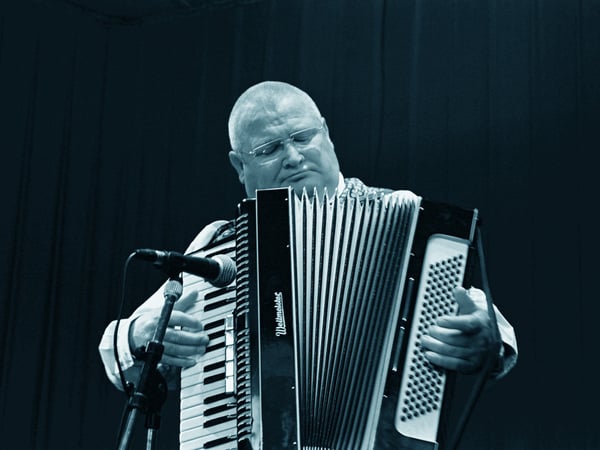 SCHULTZE GETS THE BLUES, Horst Krause, 2003, c Paramount Classics/courtesy Everett Collection Paramount Classics/Courtesy Everett Collection ACHTUNG AUFNAHMEDATUM GESCHÄTZT PUBLICATIONxINxGERxSUIxAUTxONLY Copyright: xParamountxClassics/CourtesyxEverettxCollectionx MCDSCGE EC002