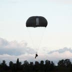 Ein Fallschirmjäger in einer von den USA organisierten Nato-Übung im Baltikum. Die USA wollen schrittweise ihre Präsenz in Europa verringern.