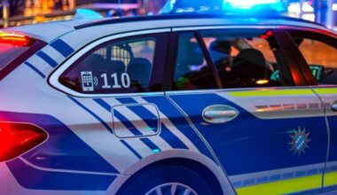 Männer bedrohen Kassiererin (23) mit Messer