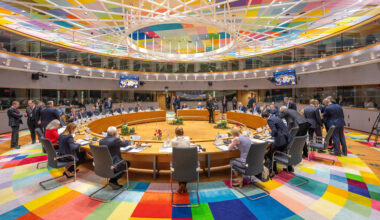 EU einigt sich auf Finanzhilfe: 90 Milliarden Euro für die Ukraine! | Politik