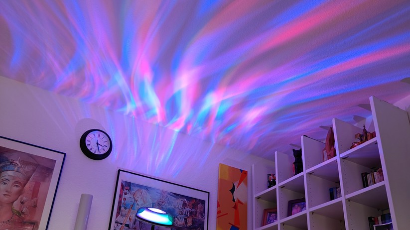 Mit der Uplighter Stehleuchte präsentiert Govee eine außergewöhnliche Stehlampe. Sie zaubert tolle Animationen an die Decke, kann aber dank einer zweiten Leuchte auch als einfache Leselampe genutzt werden. Aktuell ist sie zum neuen Tiefstpreis für 140 Euro statt 180 Euro (- 22 Prozent) erhältlich.