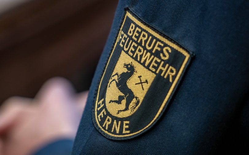 Die Feuerwehr Herne rückte zu einem Brand in einem Logistikunternehmen im Gewerbegebiet