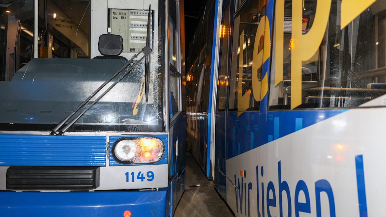 Unfall in Leipzig: Frau gerät zwischen zwei Straßenbahnen | Regional