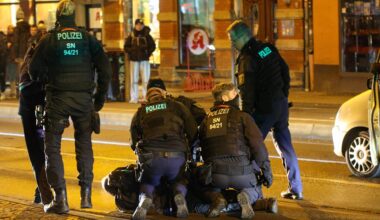Leipzig: Männer gehen mit Messern vor Supermarkt aufeinander los | Regional