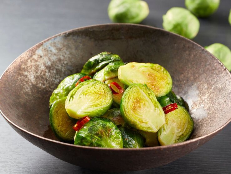 Rosenkohl in einer Schüssel. | © Aflo Images via Canva.com